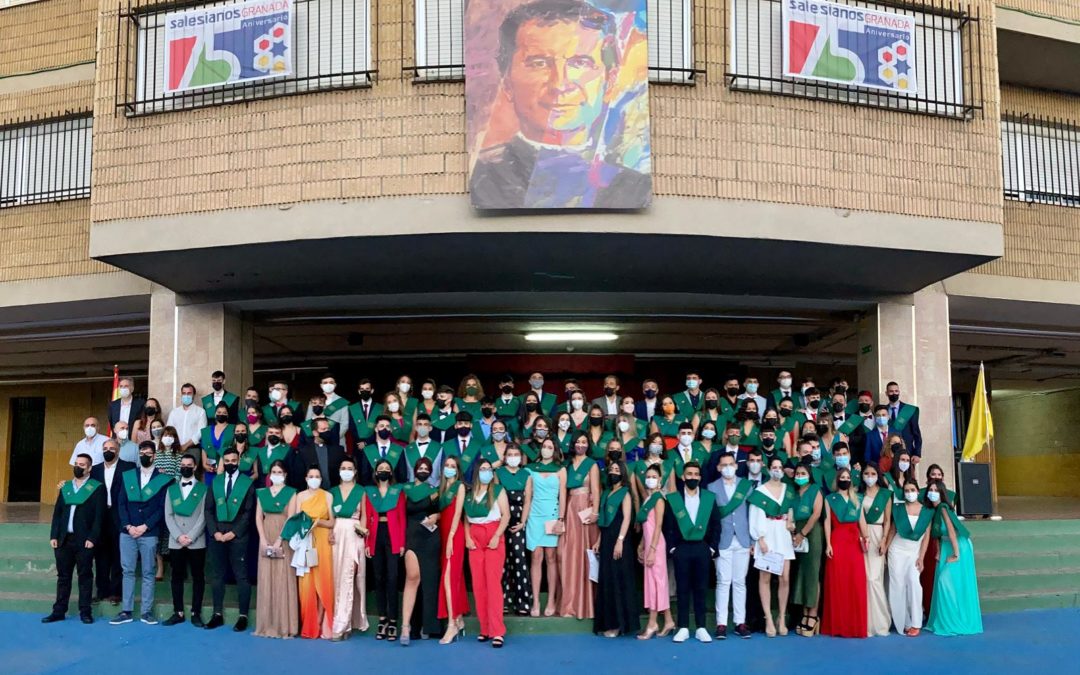 GRADUACIÓN DE LOS ALUMNOS  SEGUNDO DE BACHILLERATO