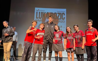 Luka Božić recoge un premio en nuestro colegio
